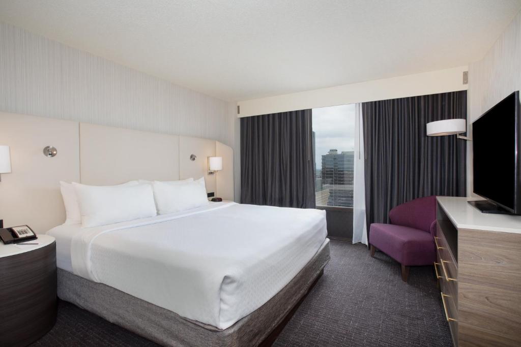Crowne Plaza Kansas City Downtown, an IHG Hotel Image