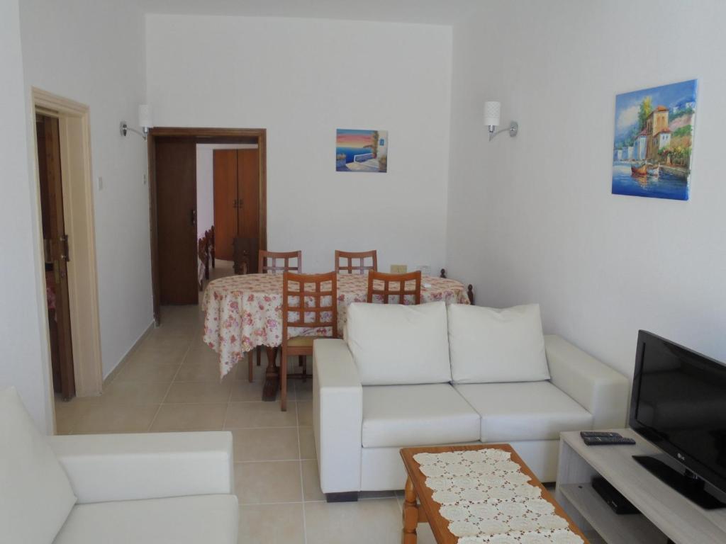 Niki Court Holiday Apartments 5