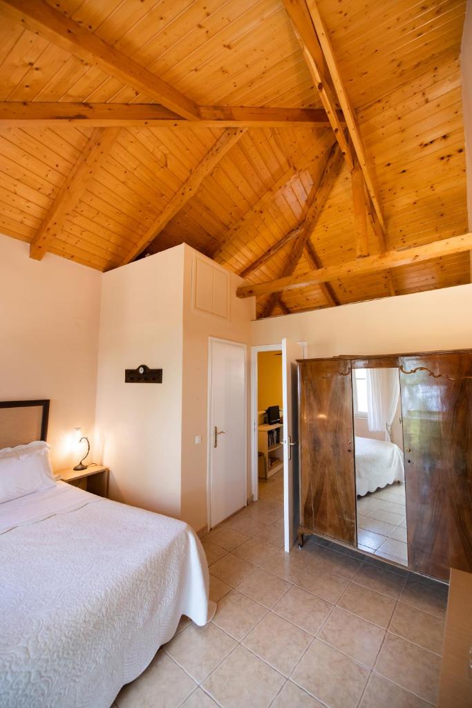 Almondtree House Exanthia - Private Parking 3