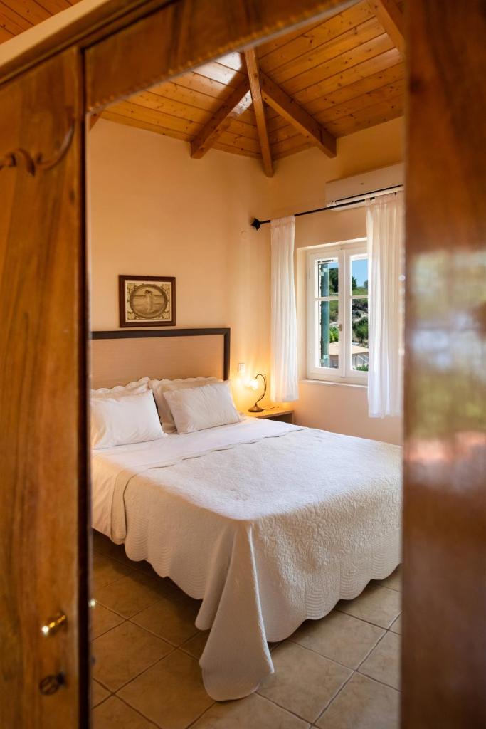 Almondtree House Exanthia - Private Parking 2