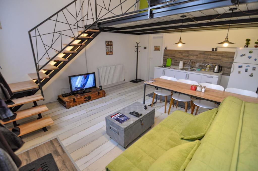 Altitude Loft 5