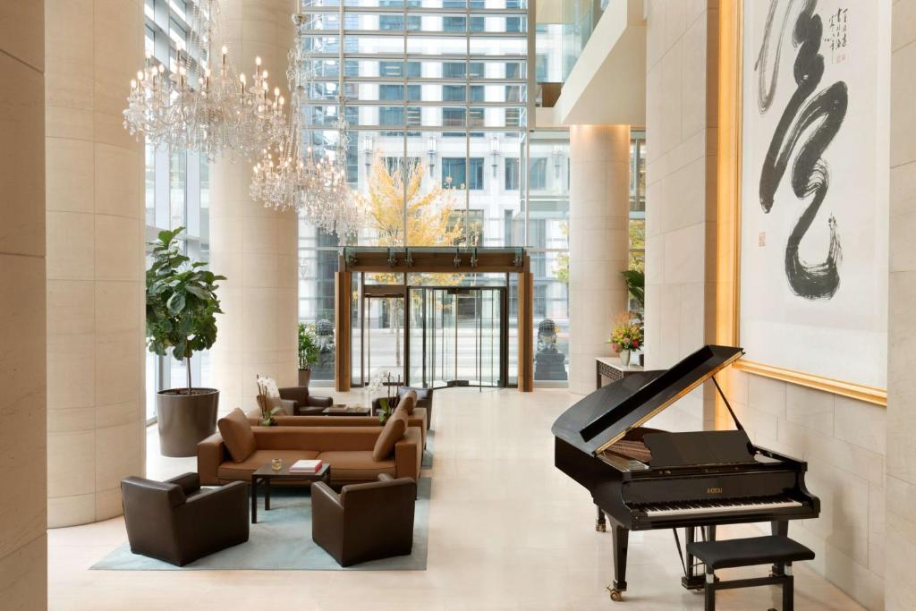 Shangri-La Vancouver Image