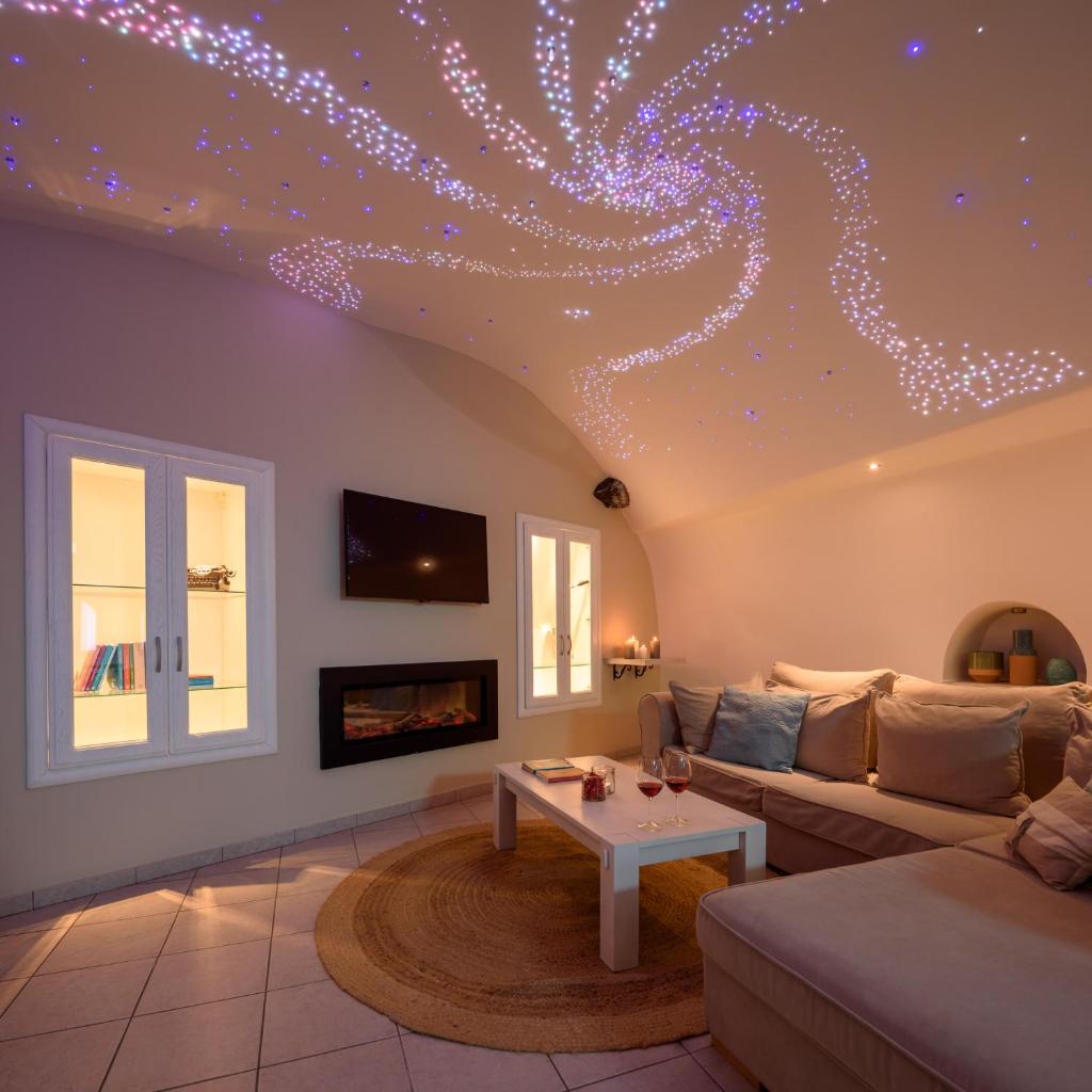 Suite Home Santorini 6