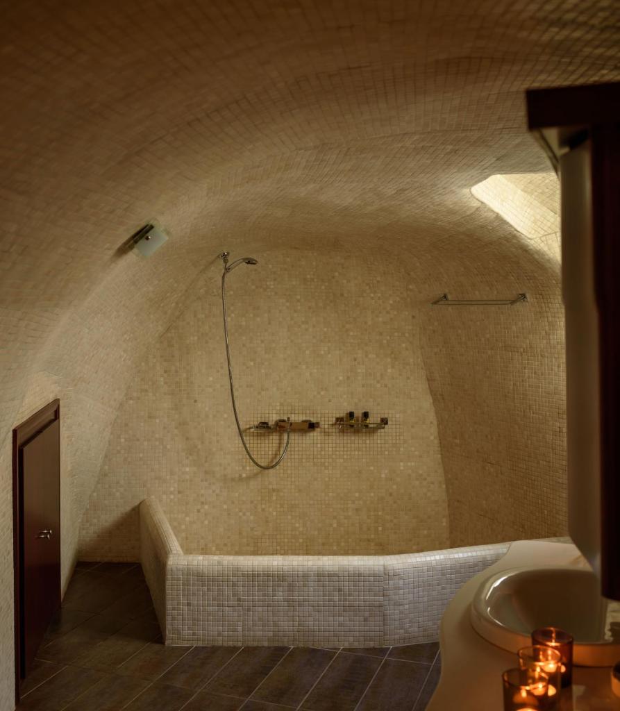 Suite Home Santorini 3