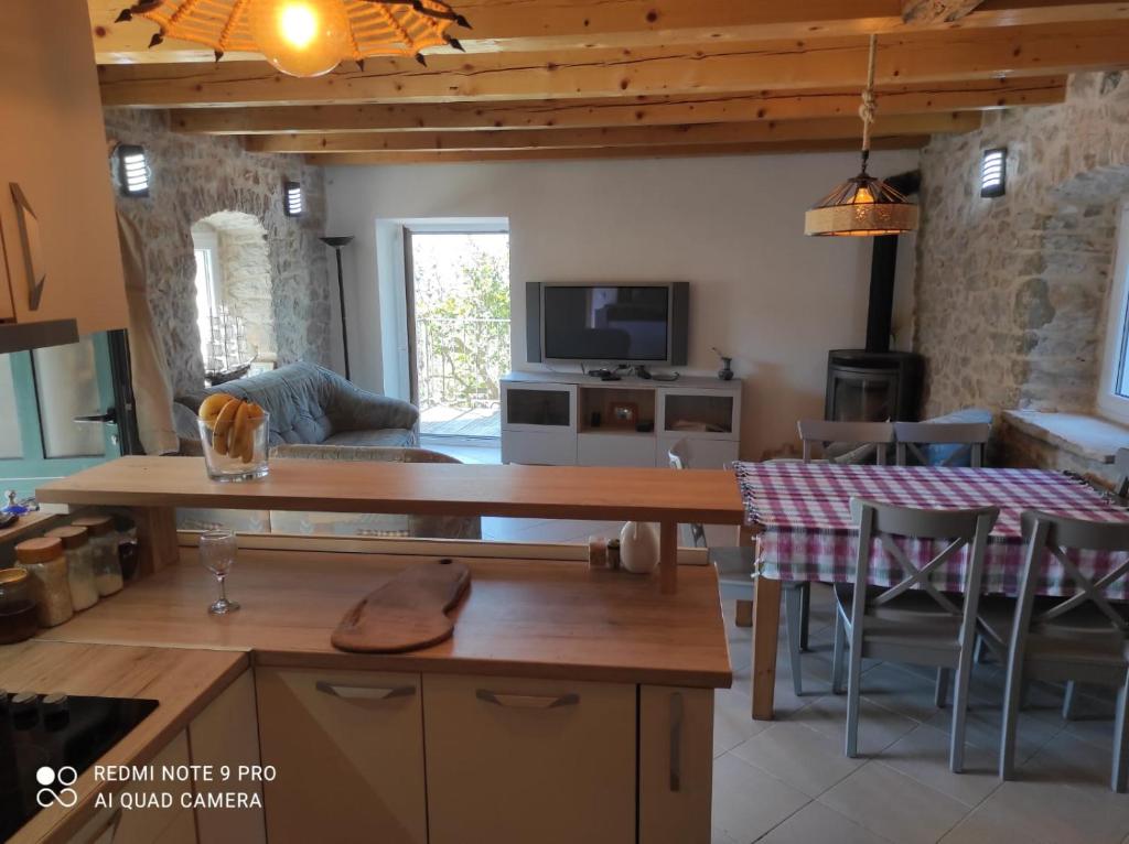 Rest house with jacuzzi Mili 5