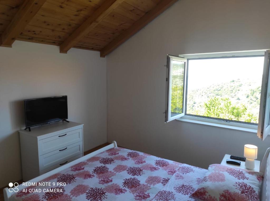 Rest house with jacuzzi Mili 7
