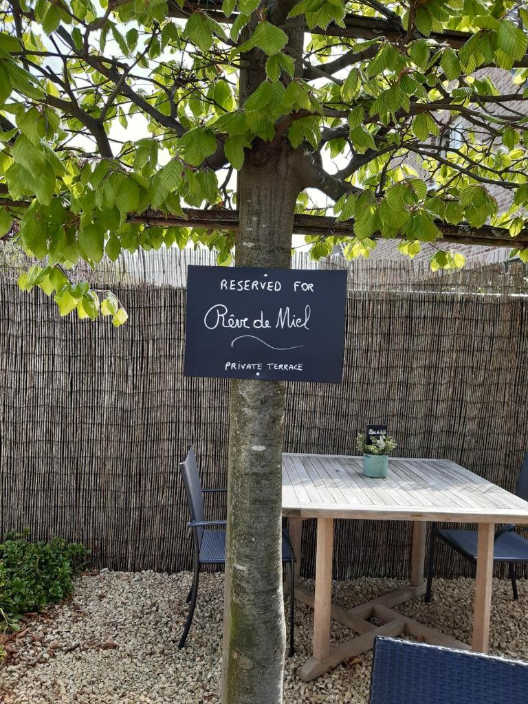 Casa-Cosi, tourist & business suites & flats with reserved parking and private terraces in shared garden with seasonal pool included, private sauna available 8
