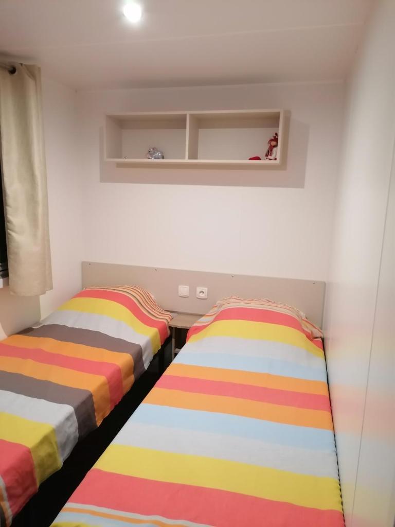 Photo de la galerie de l'établissement Superbe Mobil home "excellence" au MAR ESTANG, à Canet 26 autres photos