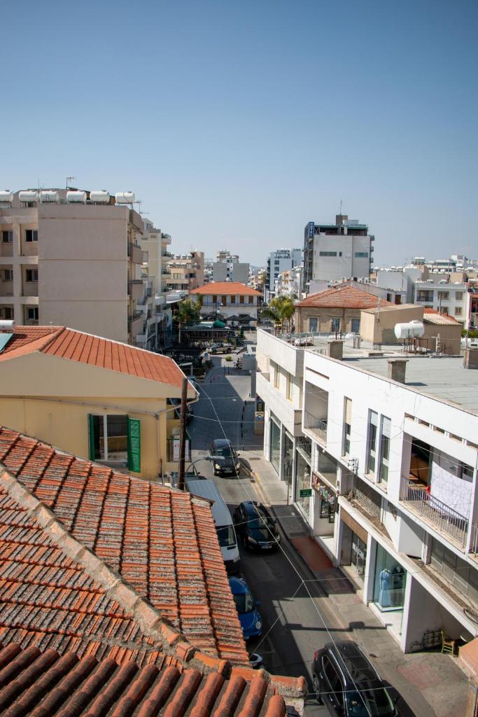 Lakis Court 6