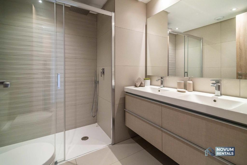 NEWLY BUILT Top Modern Penthouse in Puerto Banús 3