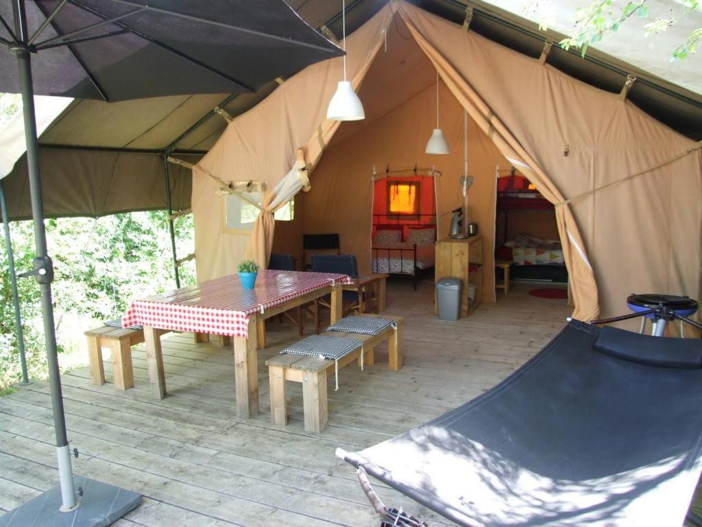 Photo de la galerie de l'établissement Saint Antonin Noble Val - Les 3 Cantons- Glamping tente - Juliette, à Lavaurette
