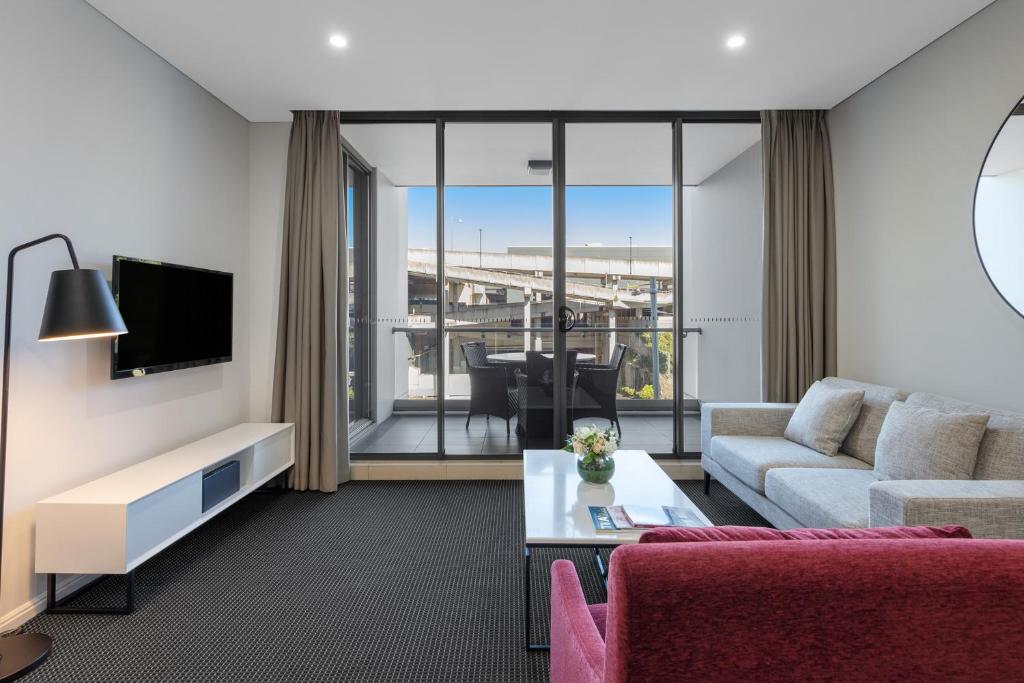 Meriton Suites North Ryde Image