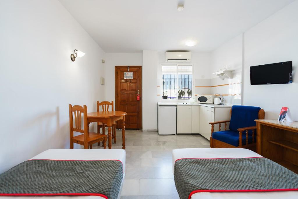 Apartamentos Pepe Mesa 3