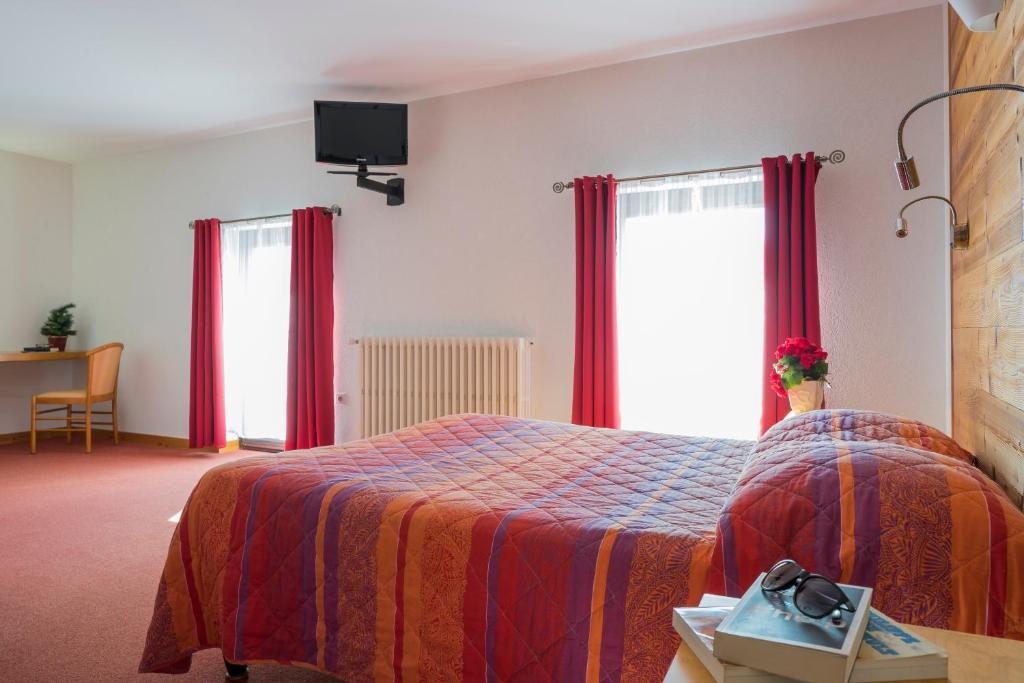 Photo de la galerie de l'établissement Logis Hôtel La Petite Chaumière, à Gex