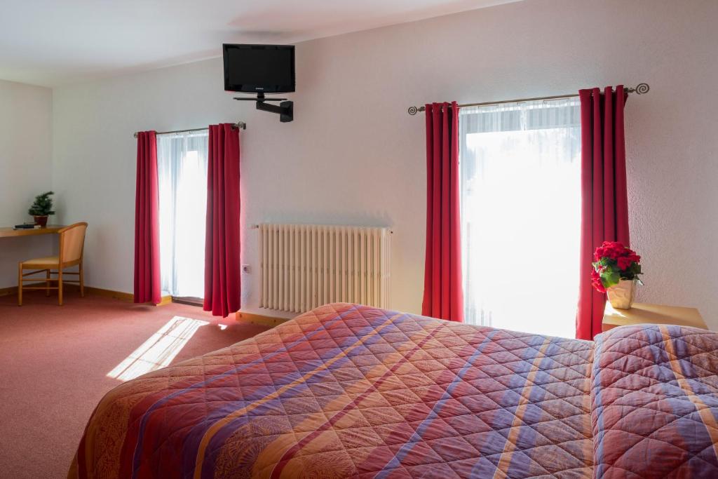 Photo de la galerie de l'établissement Logis Hôtel La Petite Chaumière, à Gex