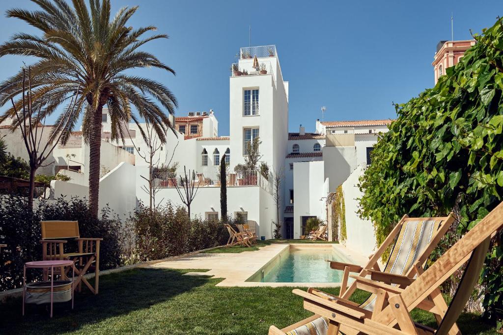 Cristine Bedfor Mahon Boutique Hotel