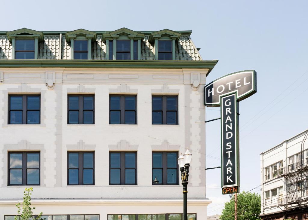 Hotel Grand Stark Image
