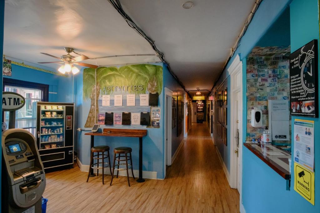 Lucky D's Youth and Traveler's Hostel Image