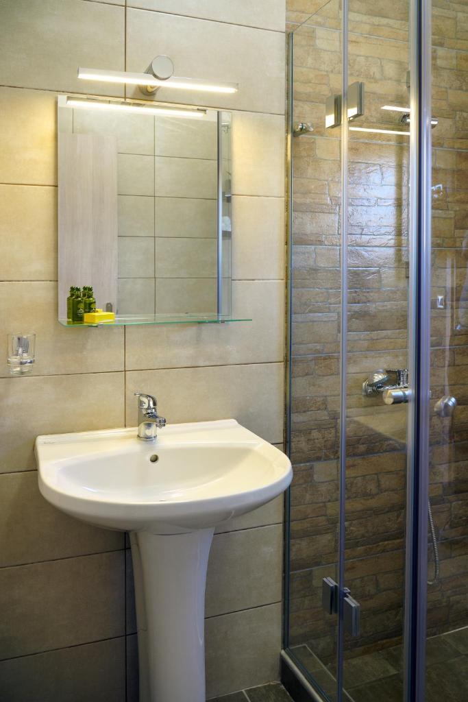 RODOU Suites & Villas 8