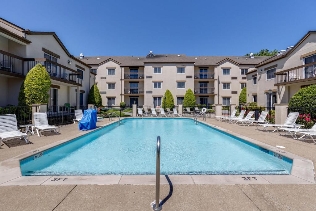 Club Hotel Nashville Inn & Suites Image