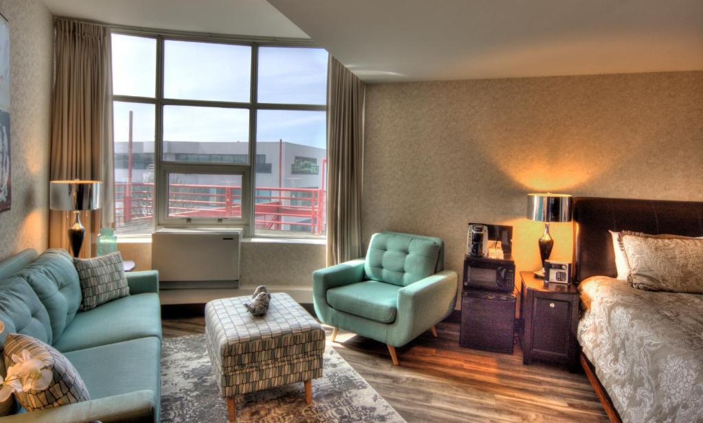 The Lonsdale Quay Hotel Image