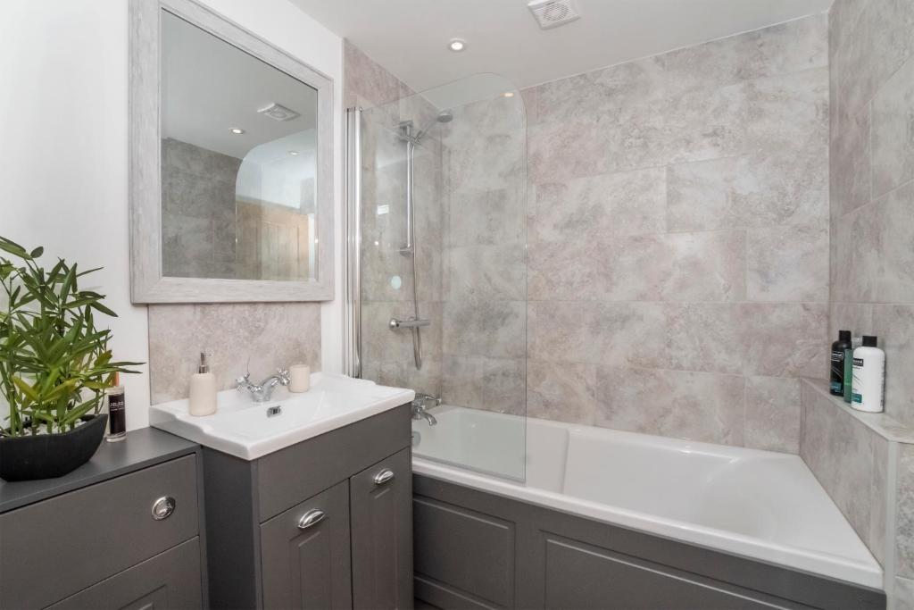 Livingstone street Apartments with Free Parking 8
