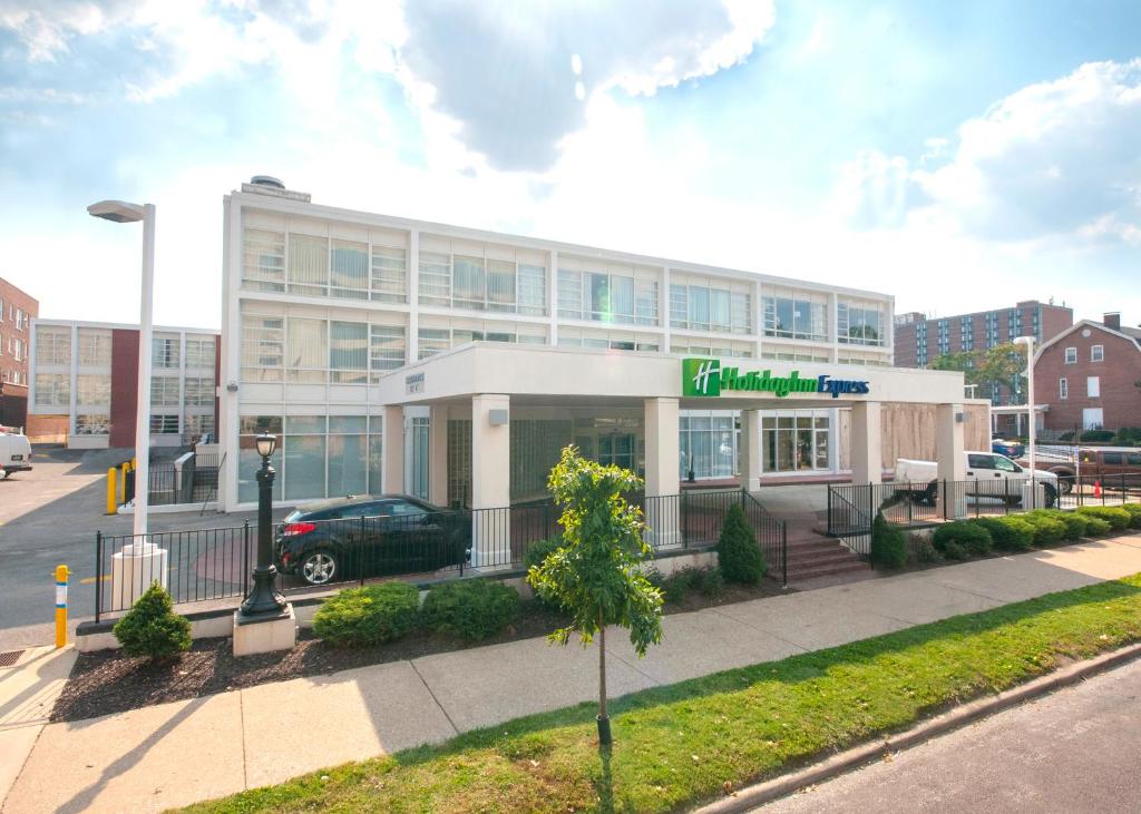 Holiday Inn Express St. Louis Central West End, an IHG Hotel Image