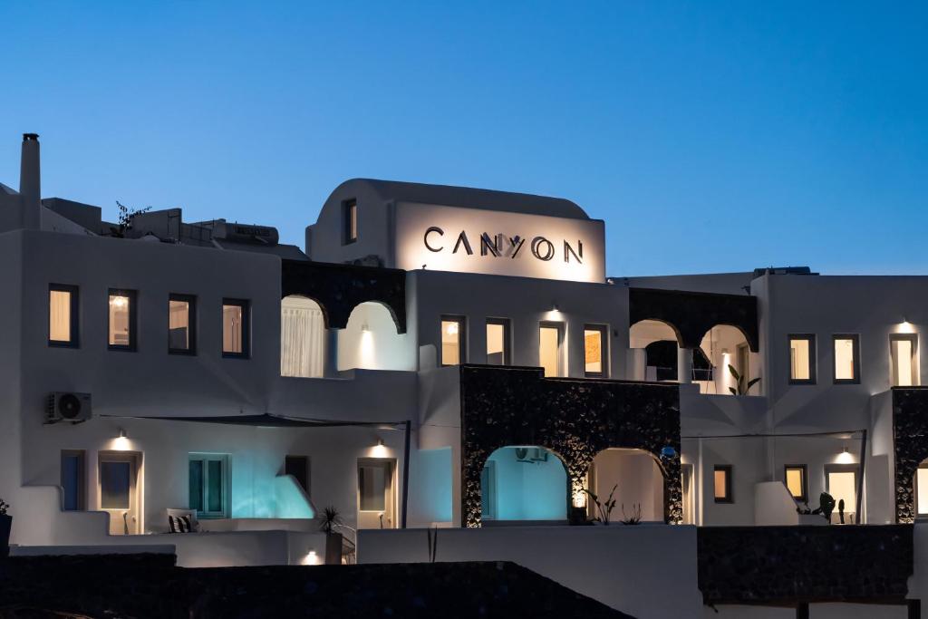 Canyon Santorini