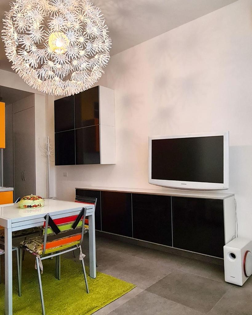 27Apartment 5