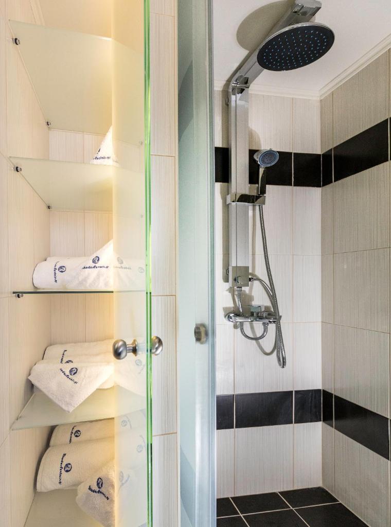 Rhodes Central Suite 3