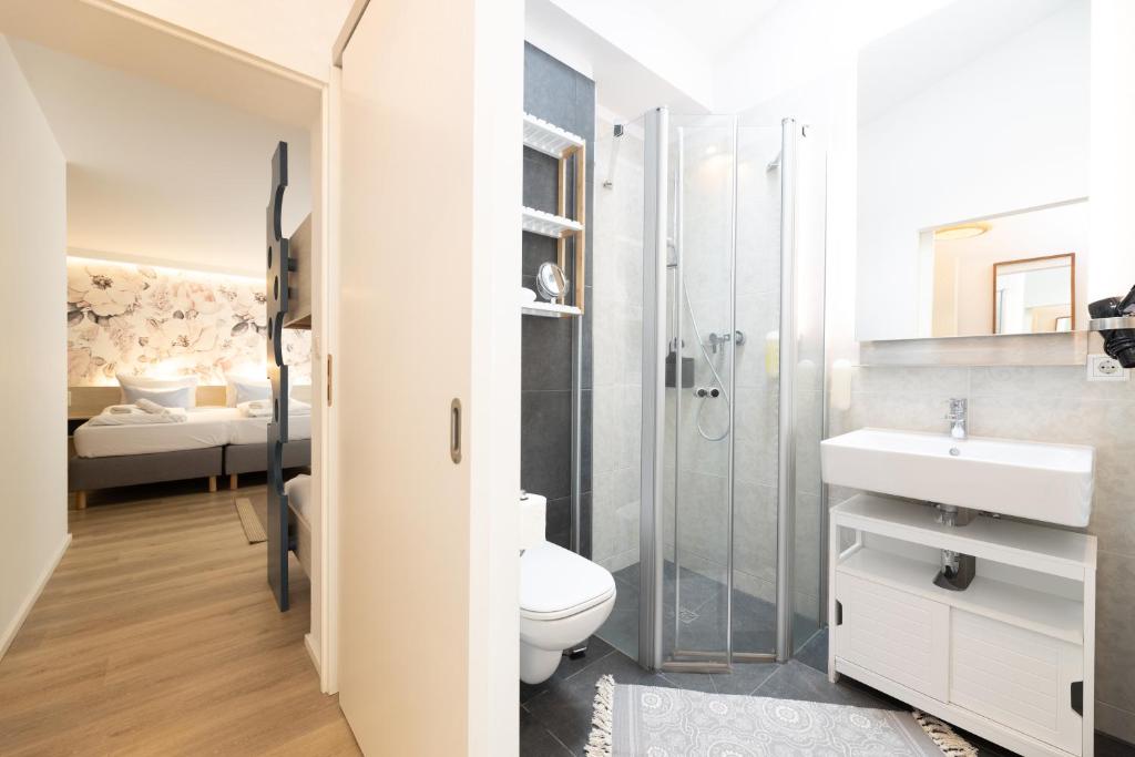 Little Suite Apartments 5