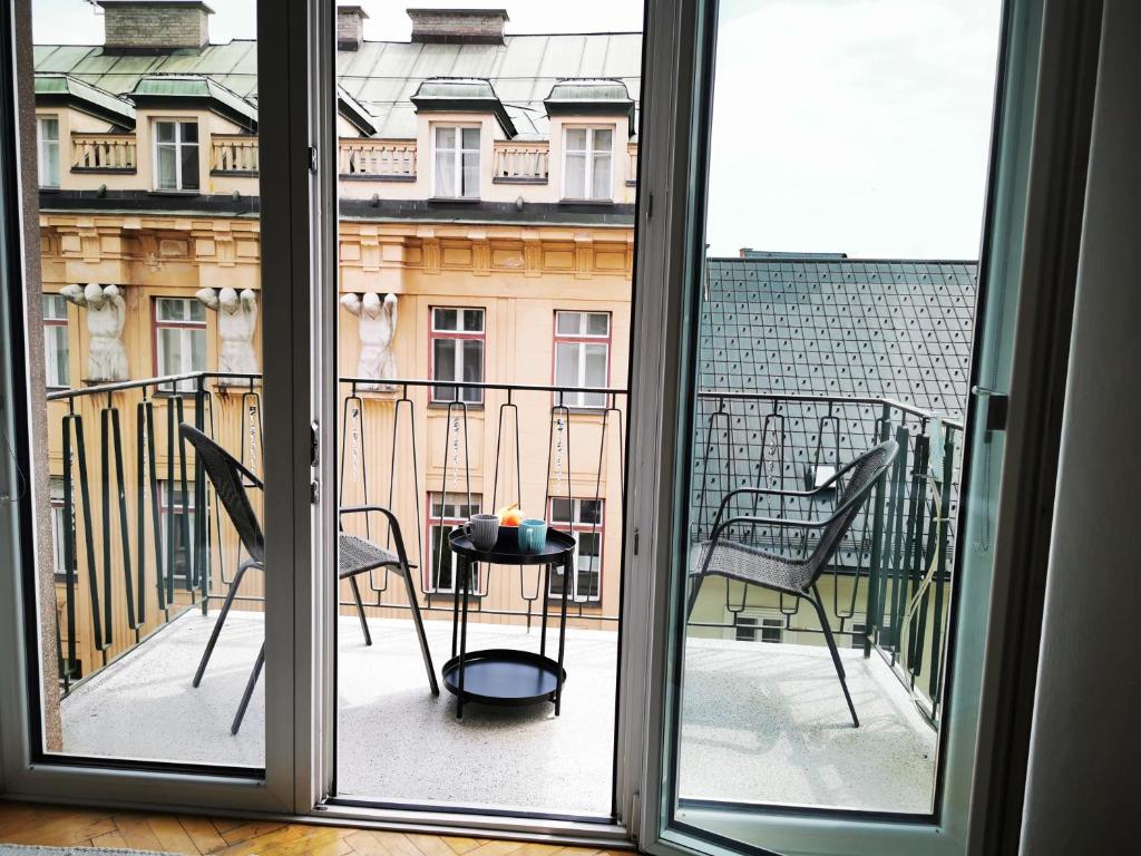 Charmante Zentrumswohnung mit Balkon und 80 zoll TV 8