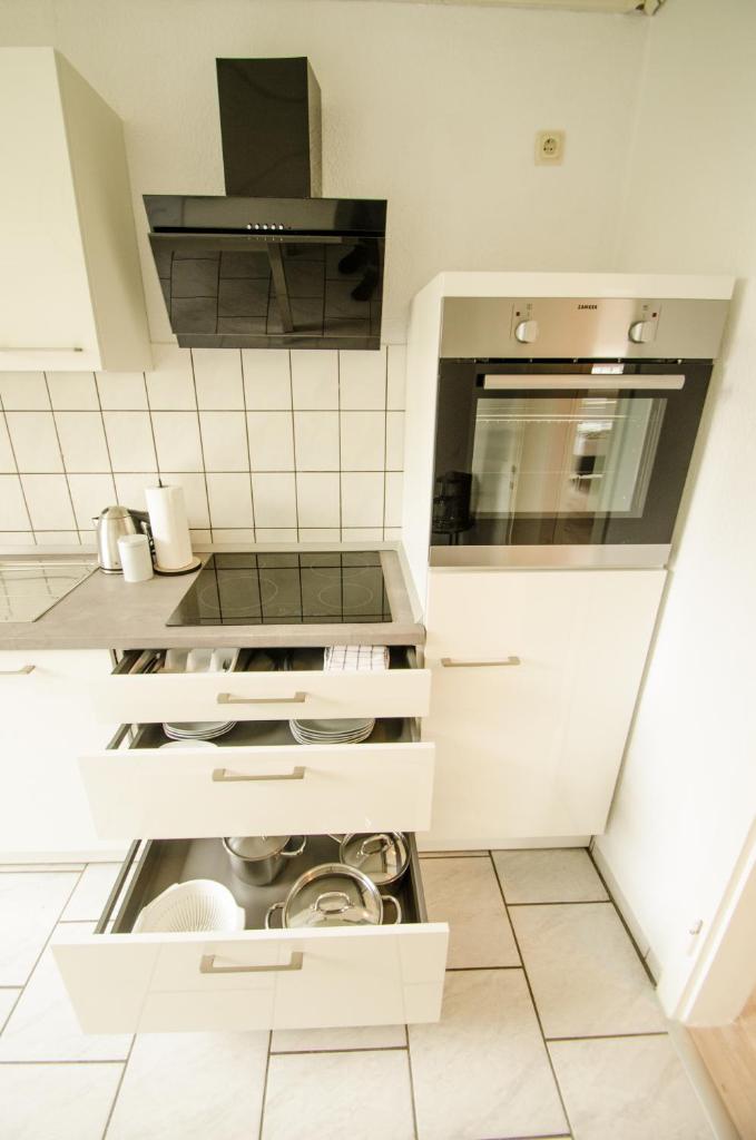 Joel Living Apartment 3