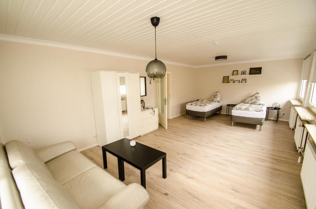 Joel Living Apartment 7