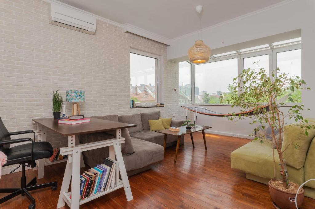 Central Flamingo 2BD Flat - Balcony & Fast WiFi by Flat Mаnager 2