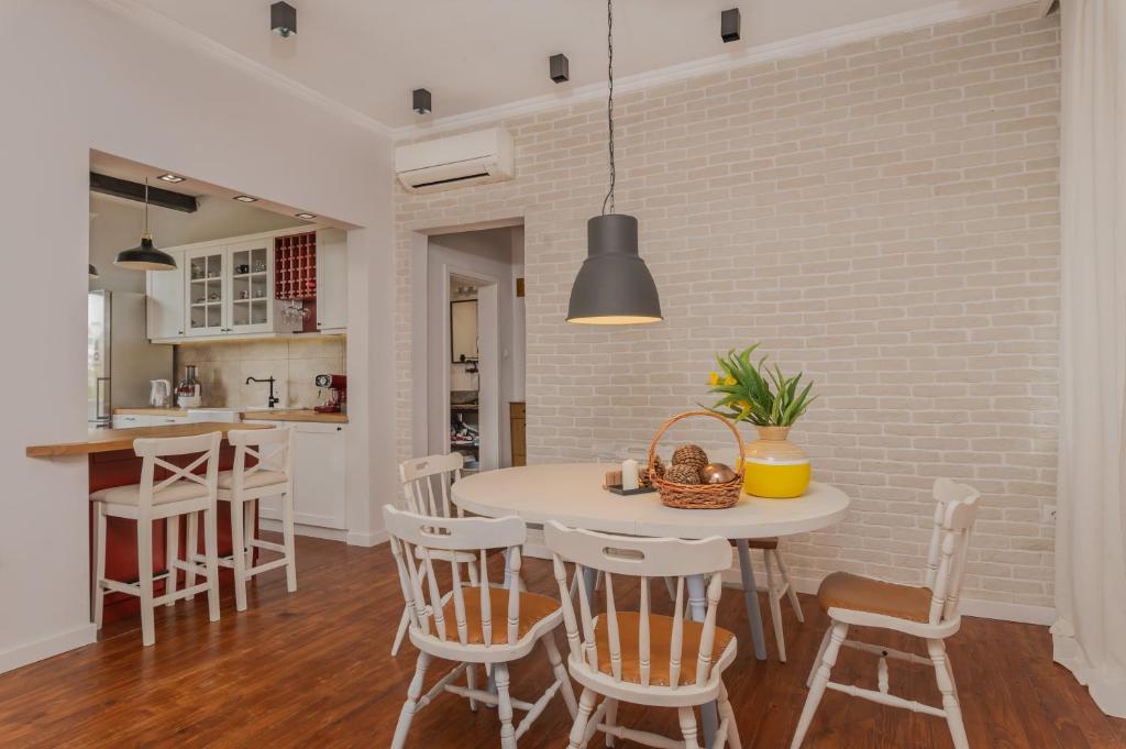 Central Flamingo 2BD Flat - Balcony & Fast WiFi by Flat Mаnager 7
