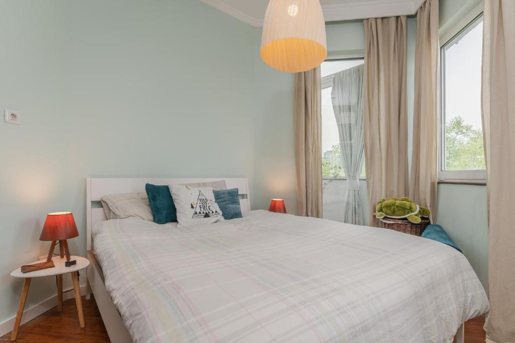 Central Flamingo 2BD Flat - Balcony & Fast WiFi by Flat Mаnager 1