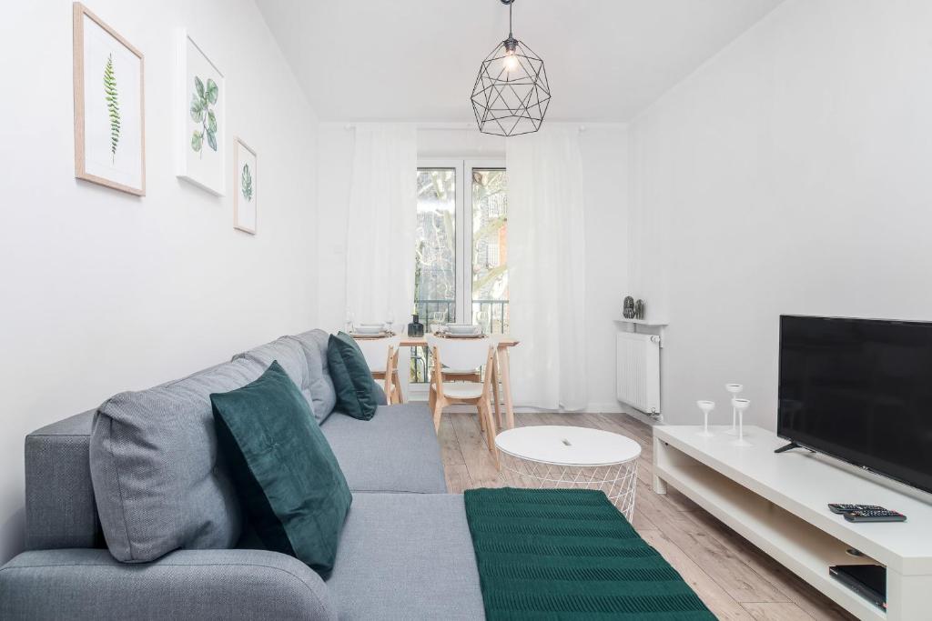 Botanic Gardens Apartment with FREE GARAGE Wrocław by Noclegi Renters 3