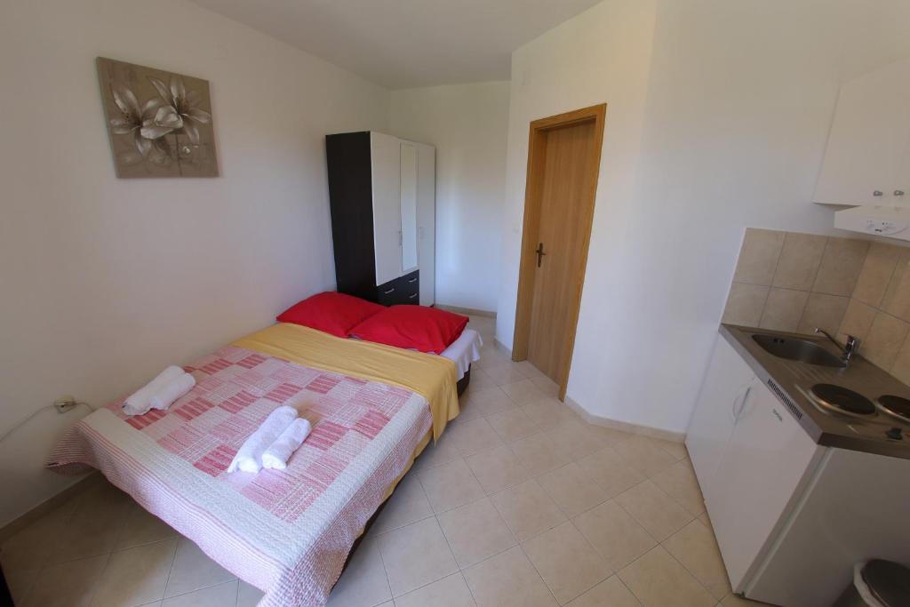 Apartments Vedrana 6