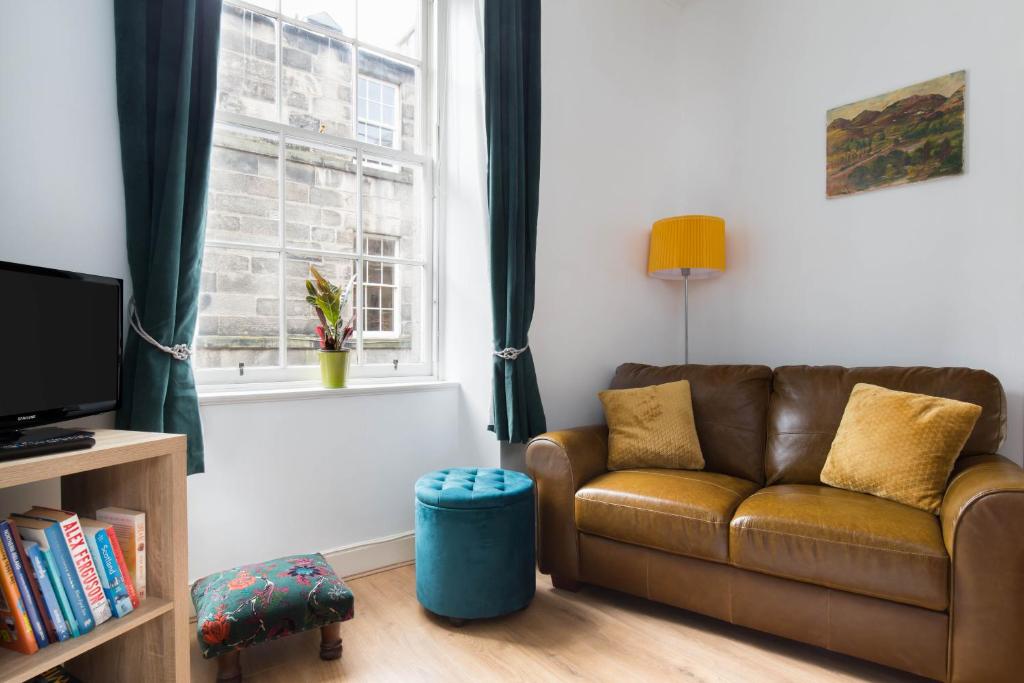 Stockbridge Two Bedroom Apartment 5