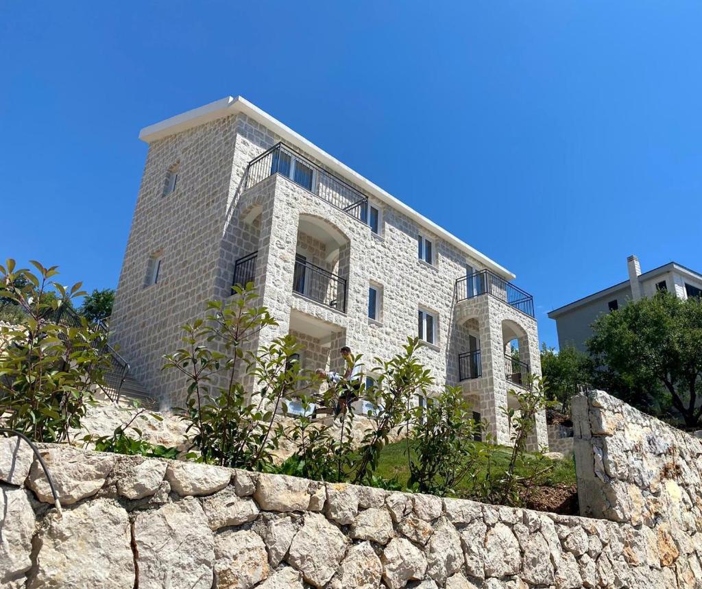 Almond Apartments 5