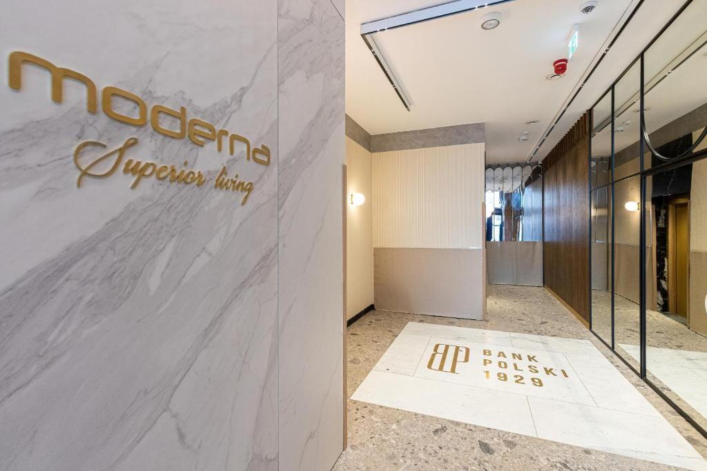 Moderna Central Luxury Apartment with Parking in Gdynia by Noclegi Renters 7