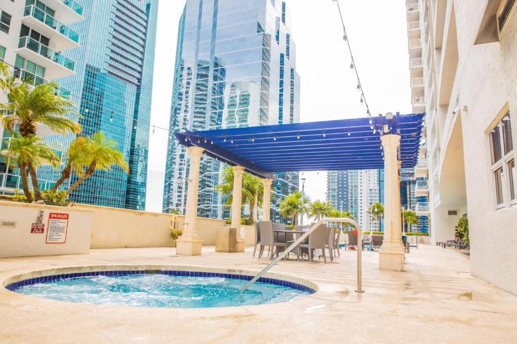 Modern and Luxurious Brickell Studio Image