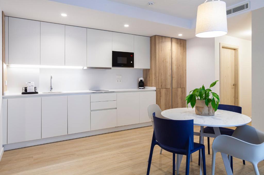 Apartamentos Mayal con Piscina 7