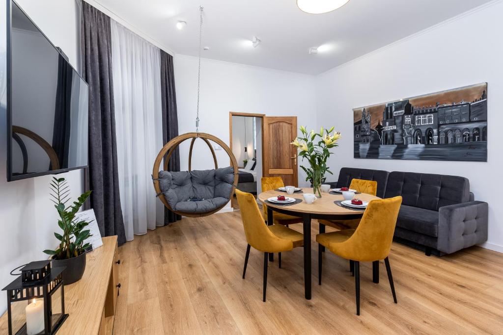 Beautiful Cracow Apartments by Cozyplace 6