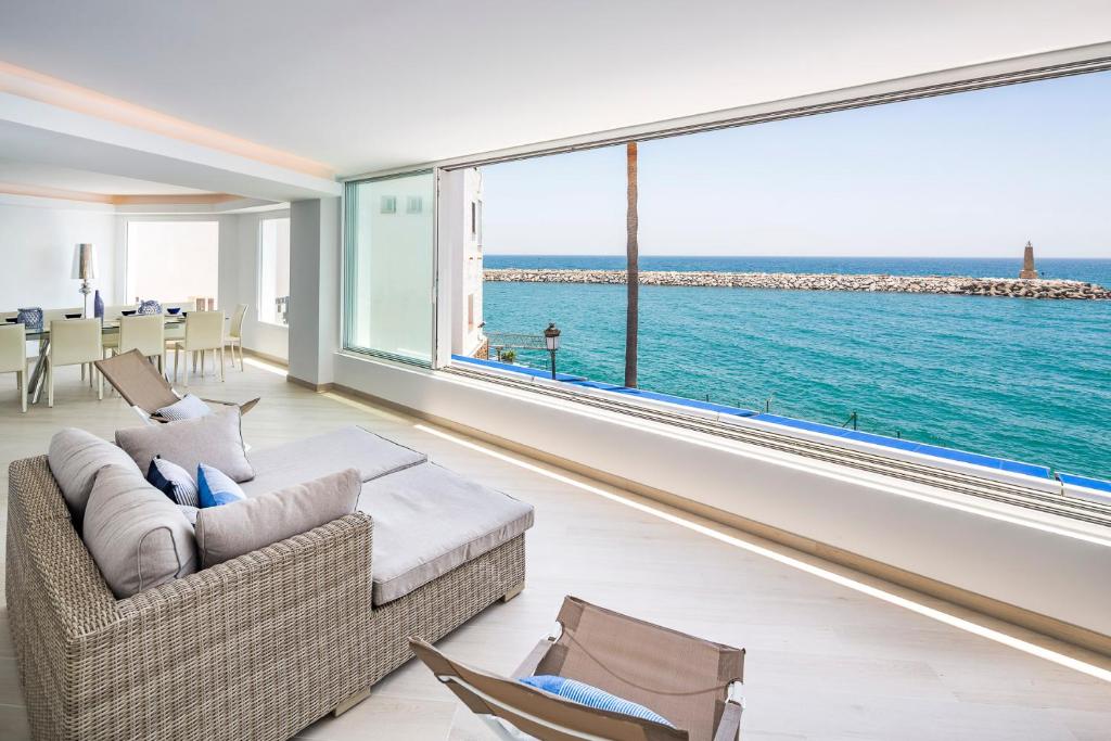 Puerto Banus Frontline 5 Beds Spectacular Apartment