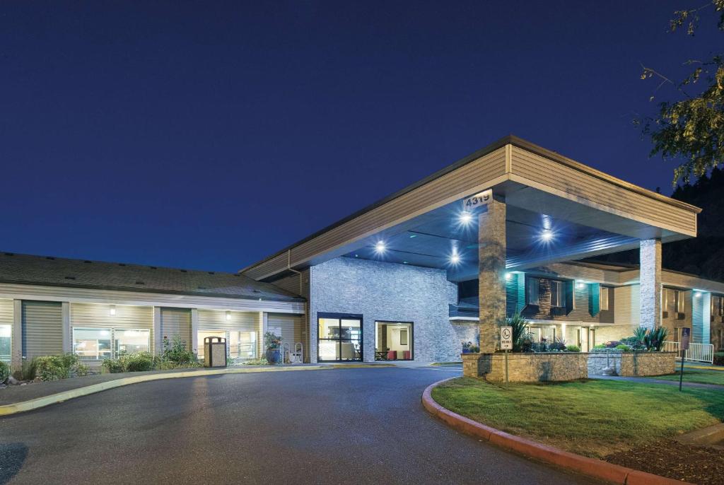 La Quinta by Wyndham Portland NW Image