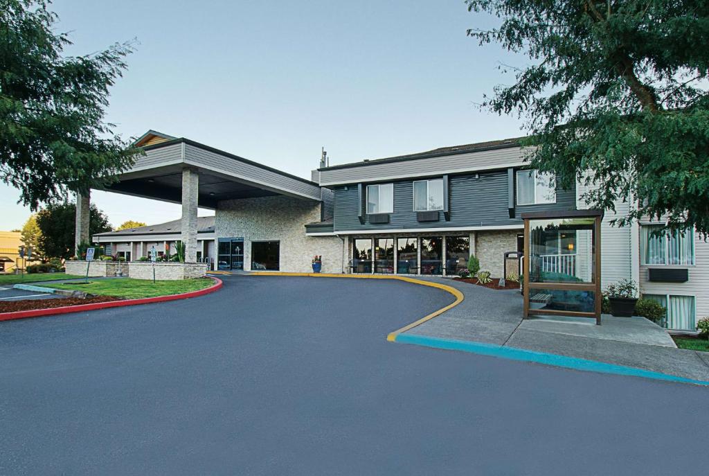 La Quinta by Wyndham Portland NW Image