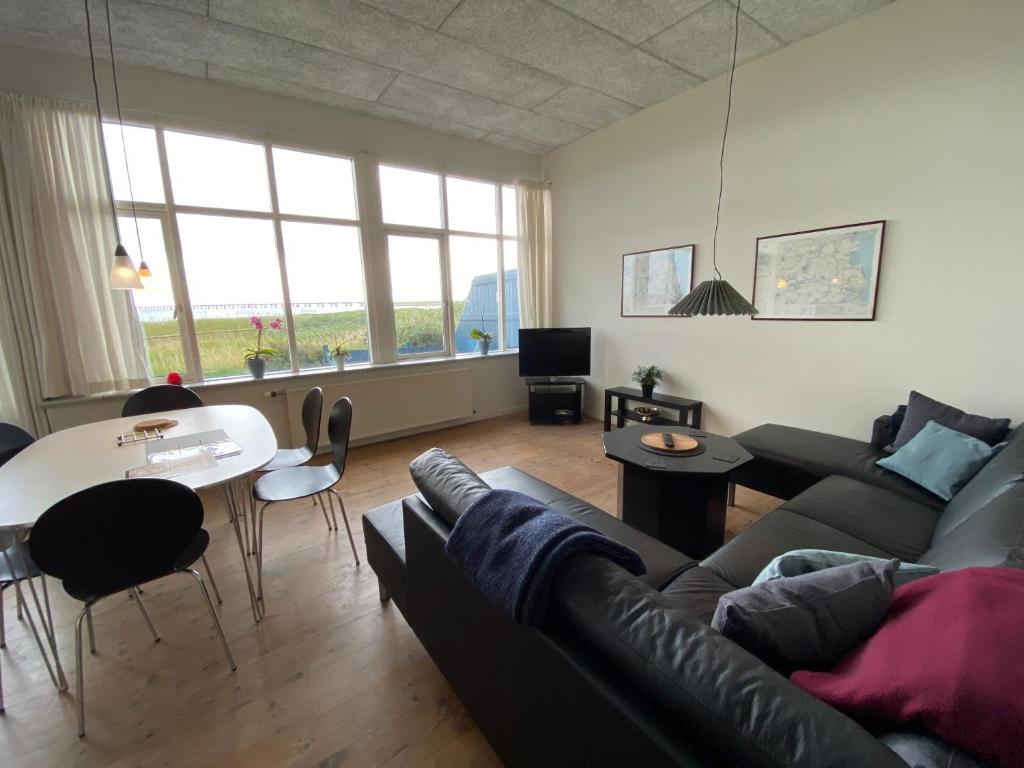 Skærven Beachfront Apartments and Cottage 4