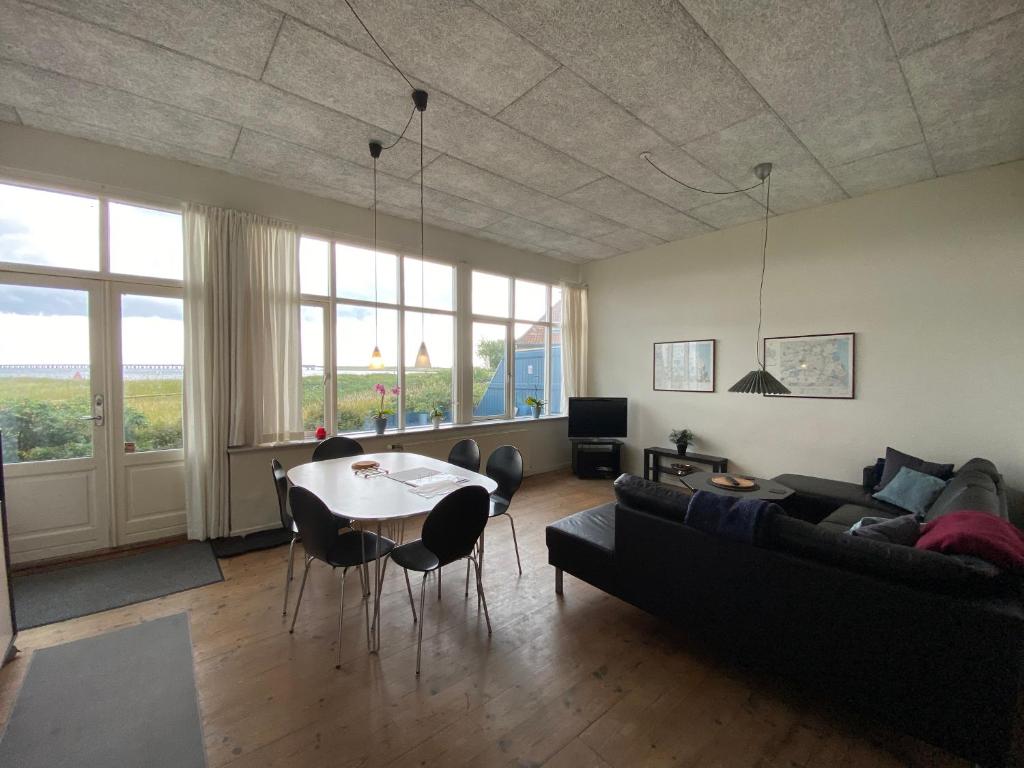 Skærven Beachfront Apartments and Cottage 5